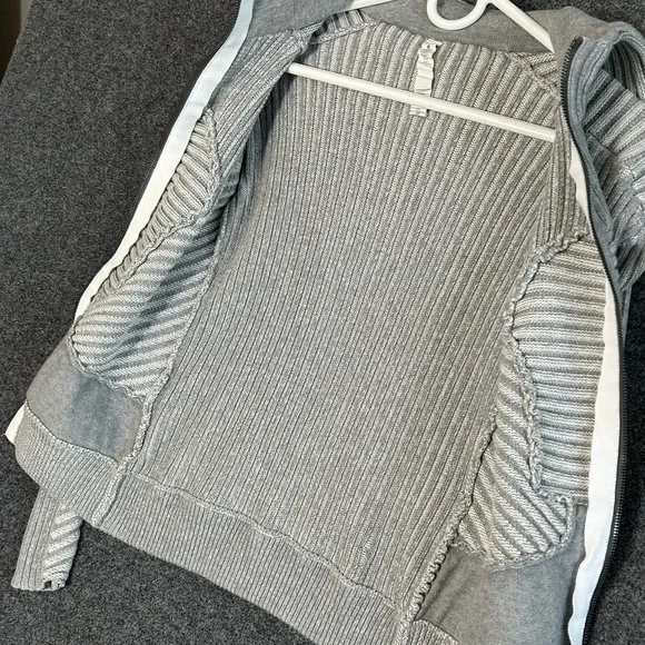 Lululemon Embrace Full Zip Hoodie Scuba Sweater -Gray - Women's Size 4 - EUC!!!! - Picture 13 of 16